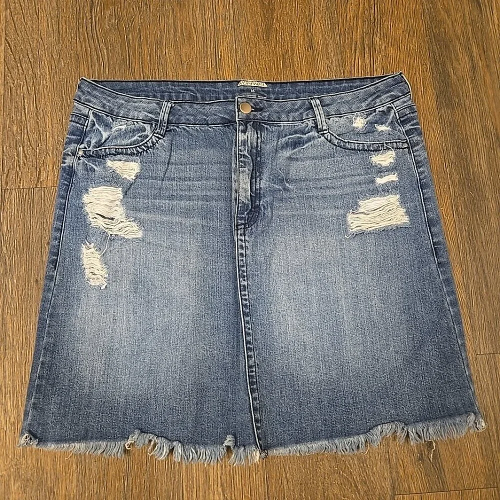 Runway Womens Blue Jean Skirt Distressed Size 16 - Picture 1 of 3